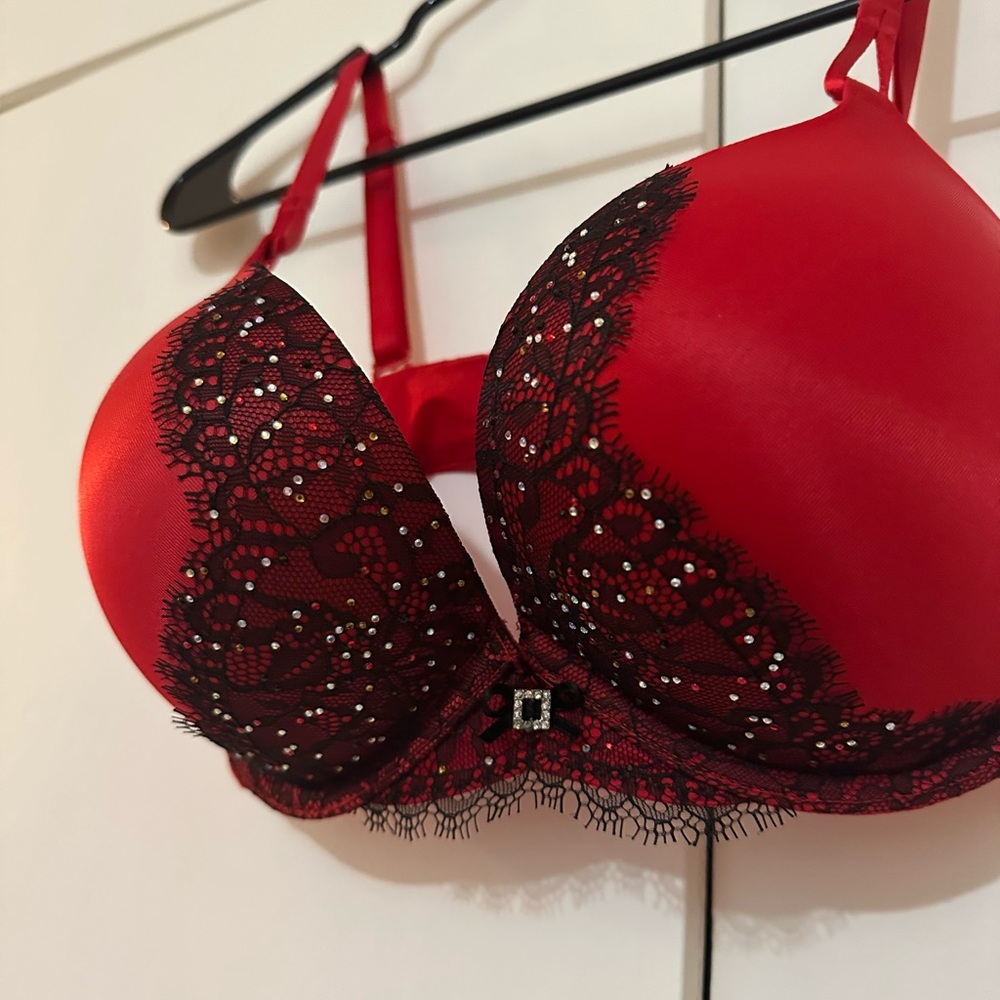 Victoria’s Secret Miraculous Plunge Bra 34D - Picture 2 of 6